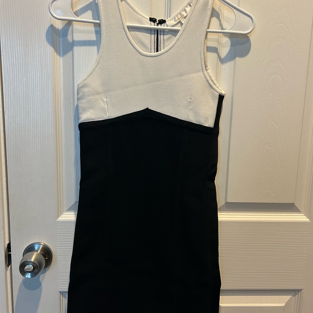 Stellah Monochrome Ribbed Dress - Picture 3 of 4